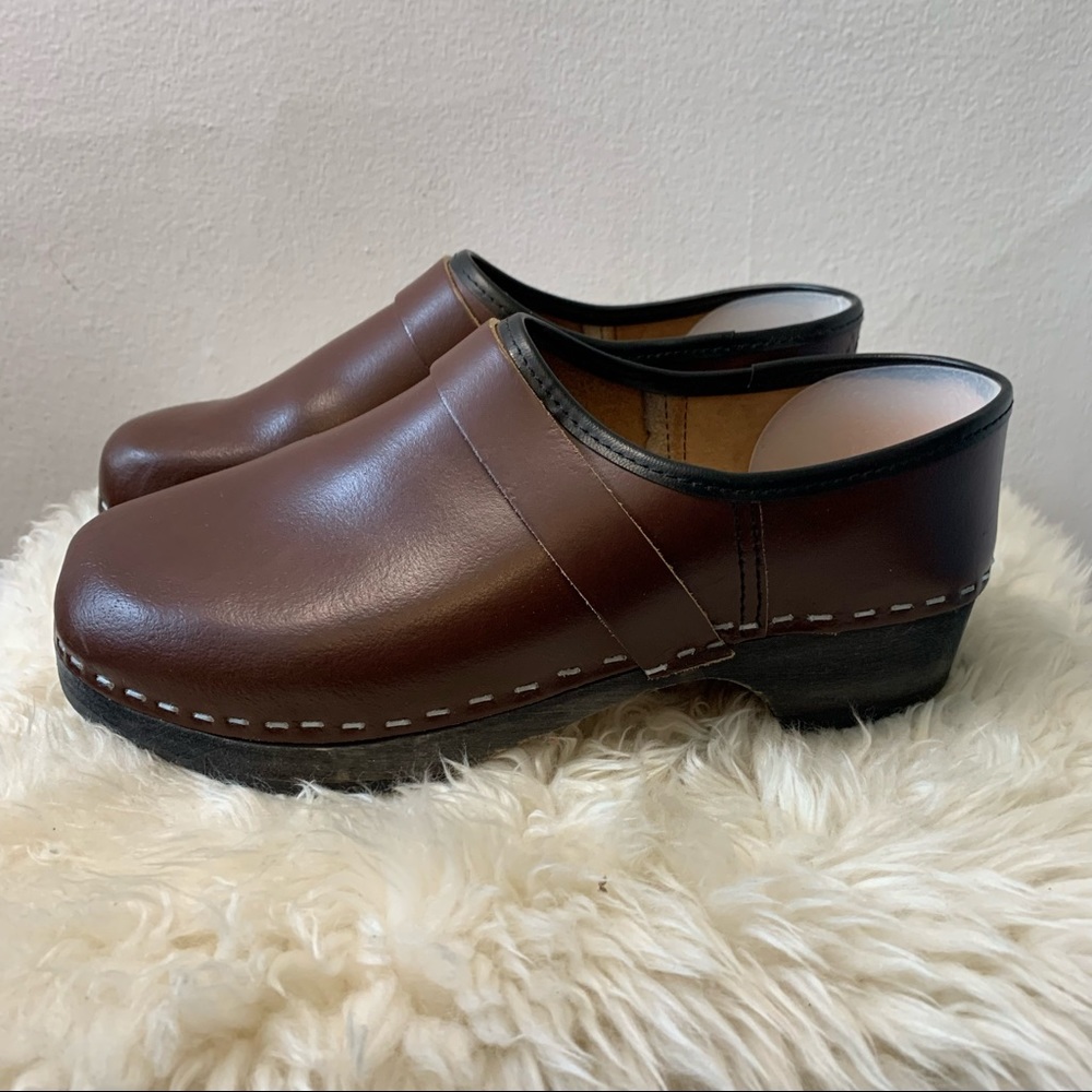 VINTAGE brown clog shoes